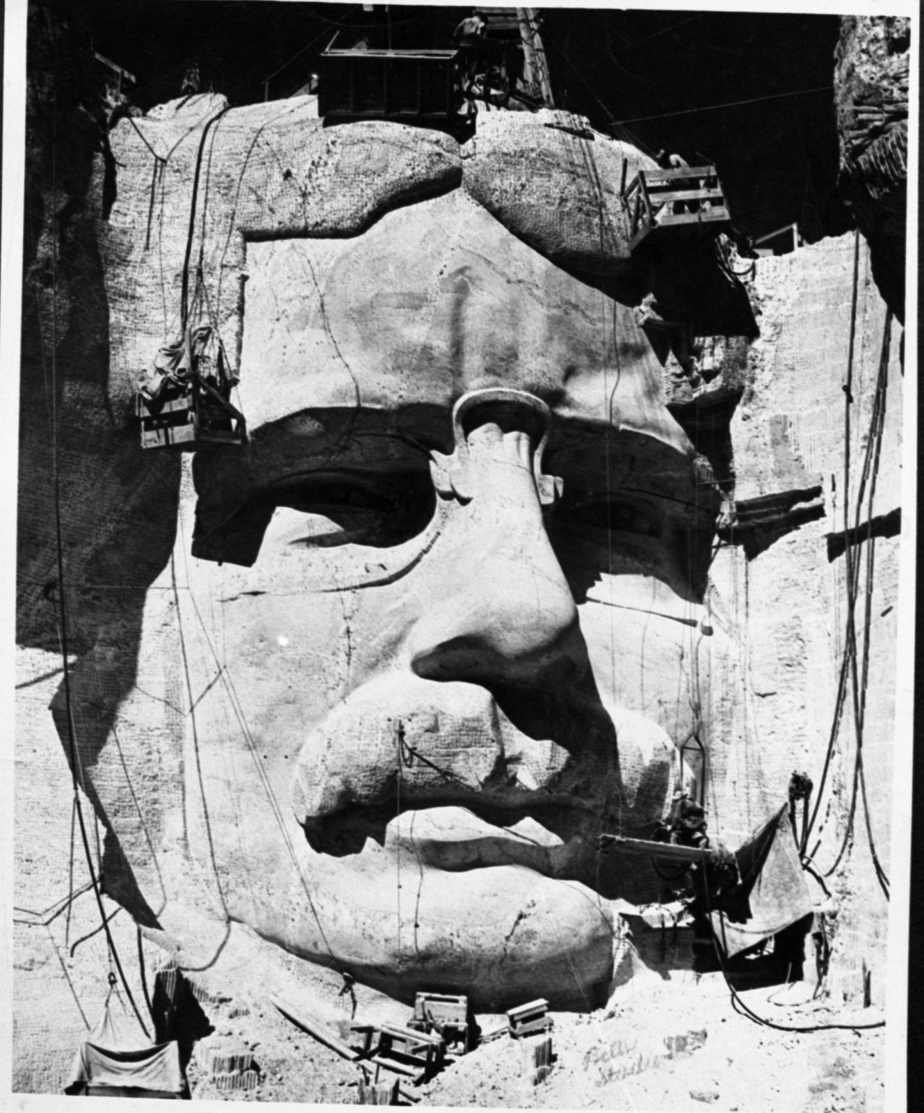 Construction on Mount Rushmore National Memorial